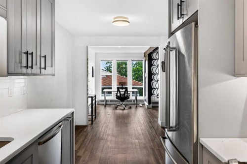 10-635 Marsh Road Ne, Calgary, AB - Indoor Photo Showing Kitchen