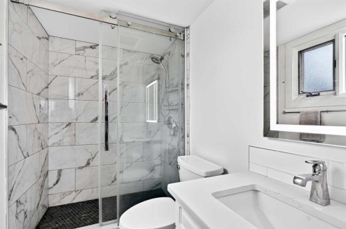 10-635 Marsh Road Ne, Calgary, AB - Indoor Photo Showing Bathroom