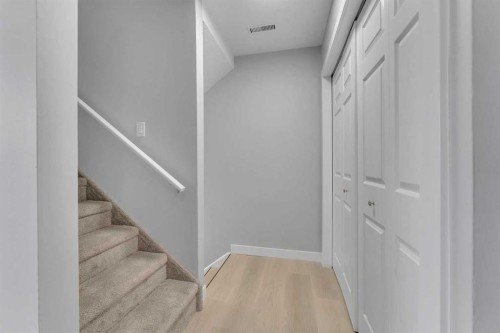 14-8112 36 Avenue Nw, Calgary, AB - Indoor Photo Showing Other Room
