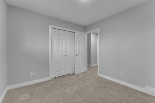 14-8112 36 Avenue Nw, Calgary, AB - Indoor Photo Showing Other Room