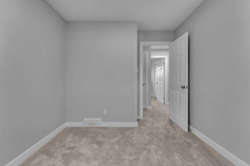 14-8112 36 Avenue Nw, Calgary, AB - Indoor Photo Showing Other Room