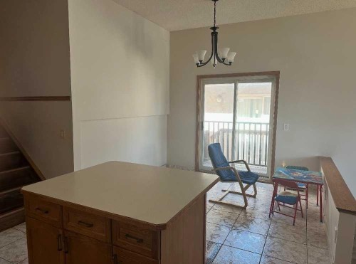 6934 Laguna Way Ne, Calgary, AB 