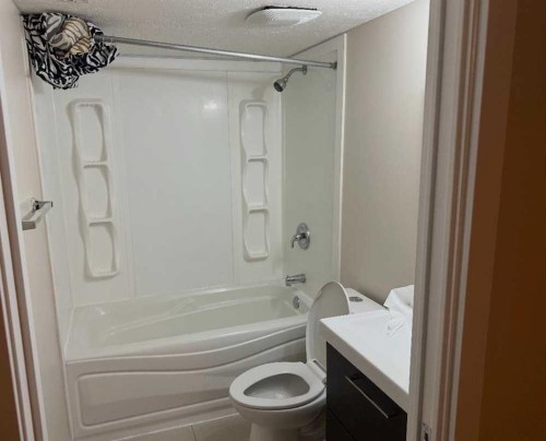 6934 Laguna Way Ne, Calgary, AB 