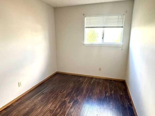 6934 Laguna Way Ne, Calgary, AB 