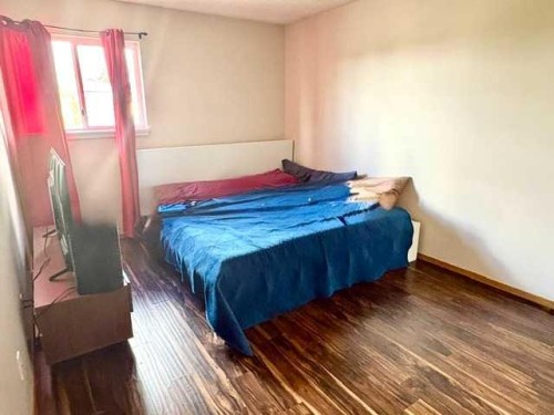 6934 Laguna Way Ne, Calgary, AB 
