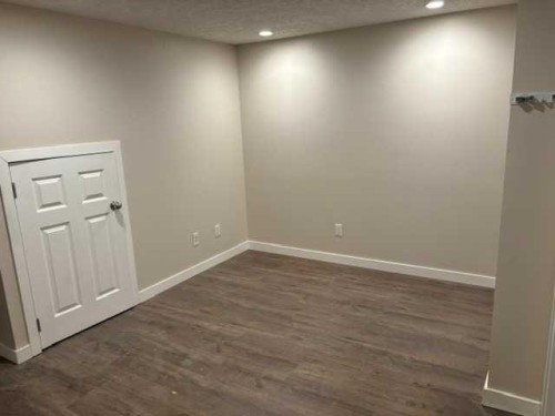 6934 Laguna Way Ne, Calgary, AB 