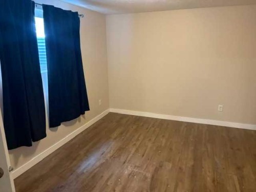 6934 Laguna Way Ne, Calgary, AB 