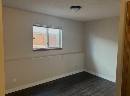 6934 Laguna Way Ne, Calgary, AB 