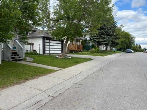 6934 Laguna Way Ne, Calgary, AB 