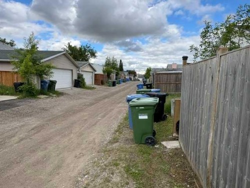 6934 Laguna Way Ne, Calgary, AB 
