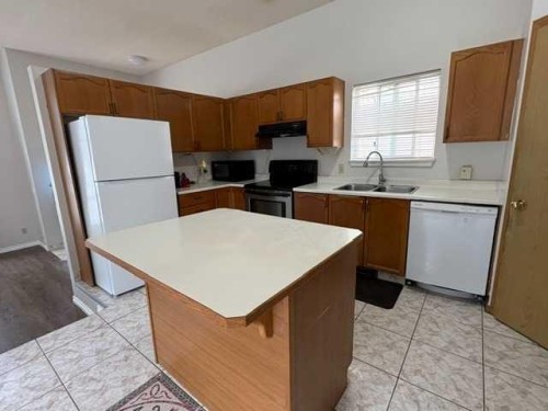 6934 Laguna Way Ne, Calgary, AB 