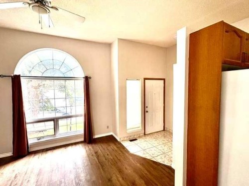 6934 Laguna Way Ne, Calgary, AB 