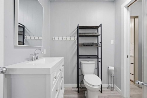 302 Frontenac Avenue Nw, Diamond Valley, AB - Indoor Photo Showing Bathroom