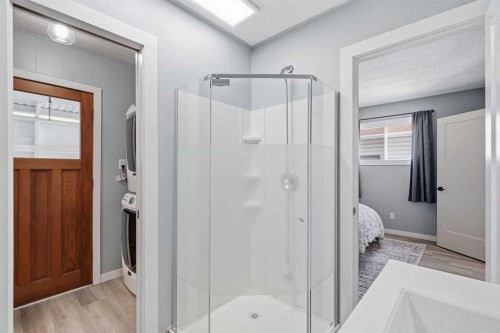 302 Frontenac Avenue Nw, Diamond Valley, AB - Indoor Photo Showing Bathroom