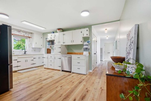 302 Frontenac Avenue Nw, Diamond Valley, AB - Indoor Photo Showing Kitchen