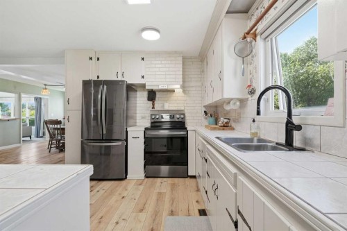 302 Frontenac Avenue Nw, Diamond Valley, AB - Indoor Photo Showing Kitchen With Double Sink