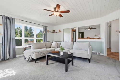 302 Frontenac Avenue Nw, Diamond Valley, AB - Indoor Photo Showing Living Room