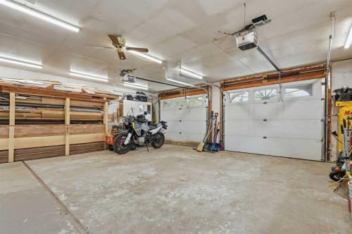 302 Frontenac Avenue Nw, Diamond Valley, AB - Indoor Photo Showing Garage