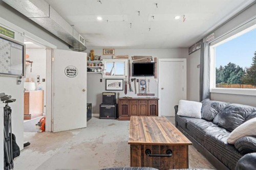 302 Frontenac Avenue Nw, Diamond Valley, AB - Indoor