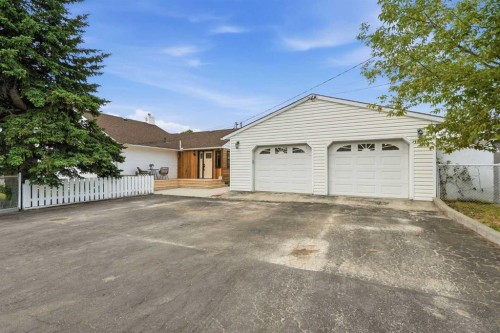 302 Frontenac Avenue Nw, Diamond Valley, AB - Outdoor