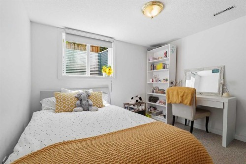 96 Waterloo Drive Sw, Calgary, AB - Indoor Photo Showing Bedroom