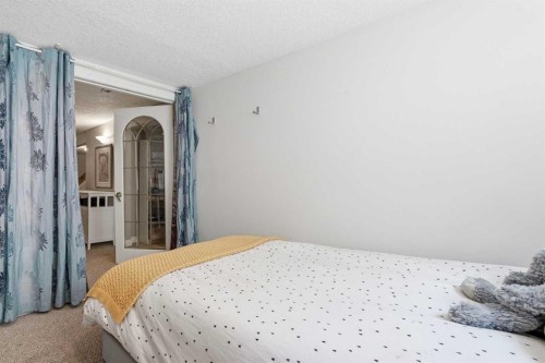 96 Waterloo Drive Sw, Calgary, AB - Indoor Photo Showing Bedroom