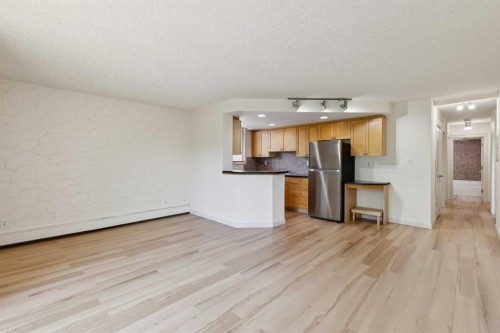 405-340 4 Avenue Ne, Calgary, AB - Indoor Photo Showing Kitchen