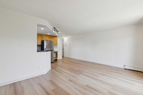 405-340 4 Avenue Ne, Calgary, AB - Indoor Photo Showing Other Room