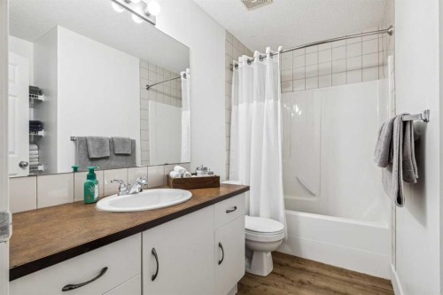 135 Tuscany Ravine Road Nw, Calgary, AB - Indoor Photo Showing Bathroom
