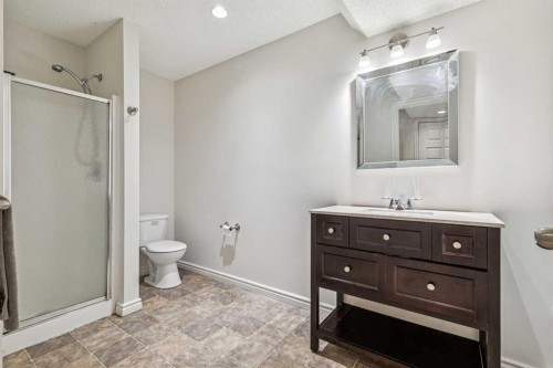 135 Tuscany Ravine Road Nw, Calgary, AB - Indoor Photo Showing Bathroom