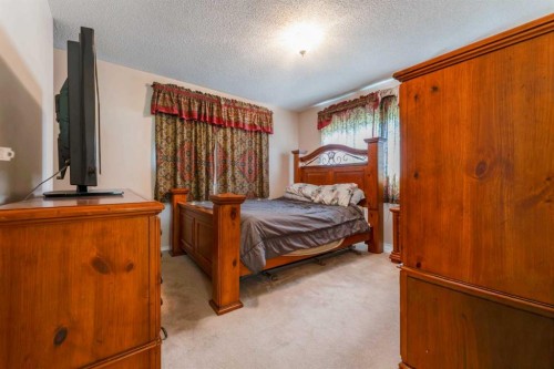 6823 4 Avenue Se, Calgary, AB - Indoor Photo Showing Bedroom