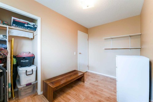 6823 4 Avenue Se, Calgary, AB - Indoor Photo Showing Other Room
