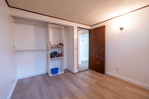 6823 4 Avenue Se, Calgary, AB - Indoor Photo Showing Other Room