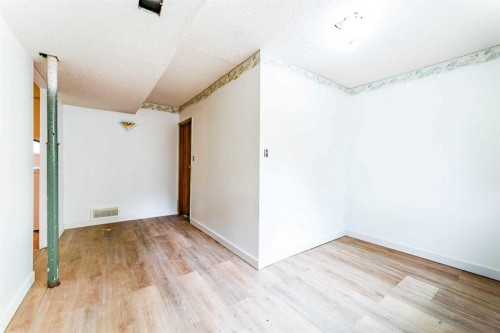 6823 4 Avenue Se, Calgary, AB - Indoor Photo Showing Other Room
