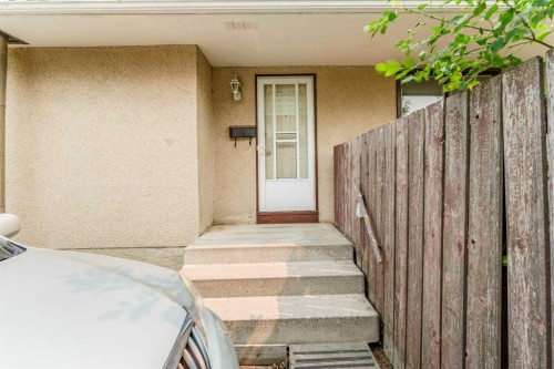 6823 4 Avenue Se, Calgary, AB -  With Exterior