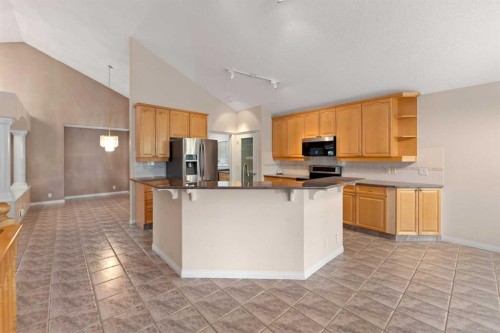 109 Cranwell Place Se, Calgary, AB - Indoor Photo Showing Kitchen