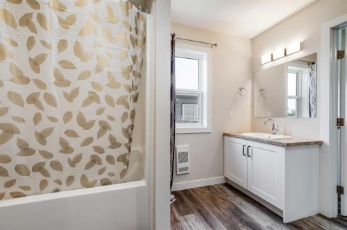 7 Trochu Avenue, Trochu, AB - Indoor Photo Showing Bathroom