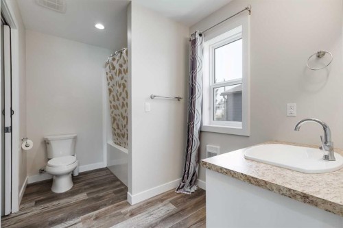 7 Trochu Avenue, Trochu, AB - Indoor Photo Showing Bathroom
