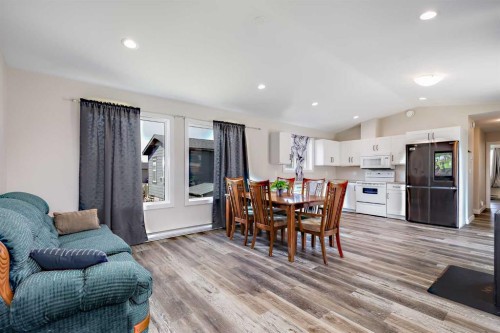 7 Trochu Avenue, Trochu, AB - Indoor