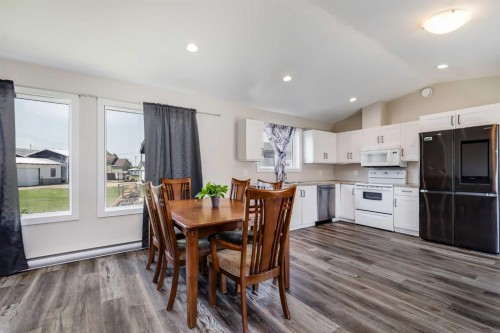 7 Trochu Avenue, Trochu, AB - Indoor
