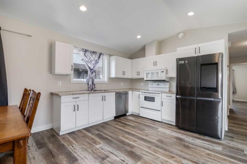 7 Trochu Avenue, Trochu, AB - Indoor Photo Showing Kitchen