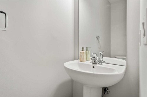 192 Carrington Crescent Nw, Calgary, AB - Indoor Photo Showing Bathroom