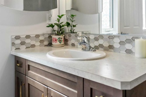 192 Carrington Crescent Nw, Calgary, AB - Indoor Photo Showing Bathroom