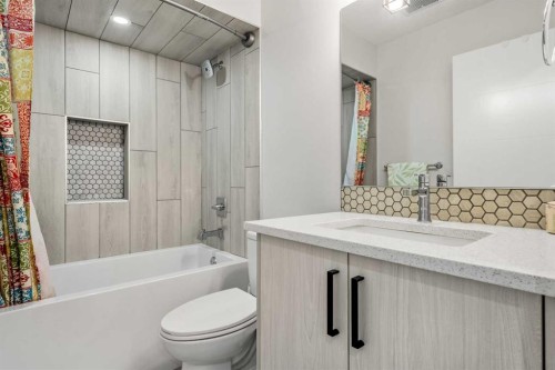 192 Carrington Crescent Nw, Calgary, AB - Indoor Photo Showing Bathroom