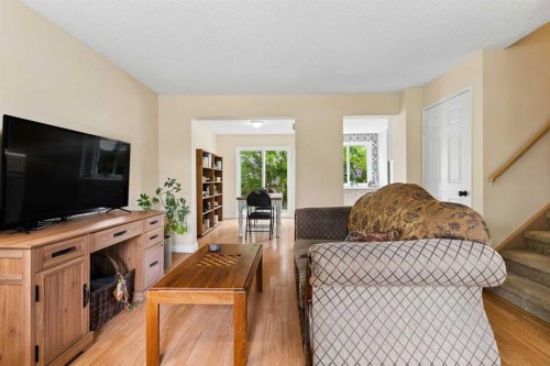 152 Erin Dale Crescent Se, Calgary, AB - Indoor Photo Showing Living Room
