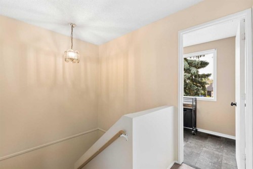 152 Erin Dale Crescent Se, Calgary, AB - Indoor Photo Showing Other Room