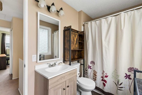 152 Erin Dale Crescent Se, Calgary, AB - Indoor Photo Showing Bathroom