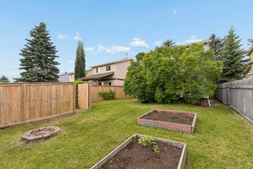 152 Erin Dale Crescent Se, Calgary, AB - Outdoor With Backyard