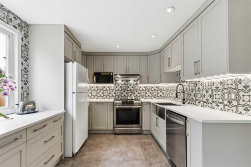 152 Erin Dale Crescent Se, Calgary, AB - Indoor Photo Showing Kitchen With Upgraded Kitchen