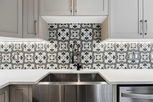 152 Erin Dale Crescent Se, Calgary, AB - Indoor Photo Showing Kitchen With Double Sink
